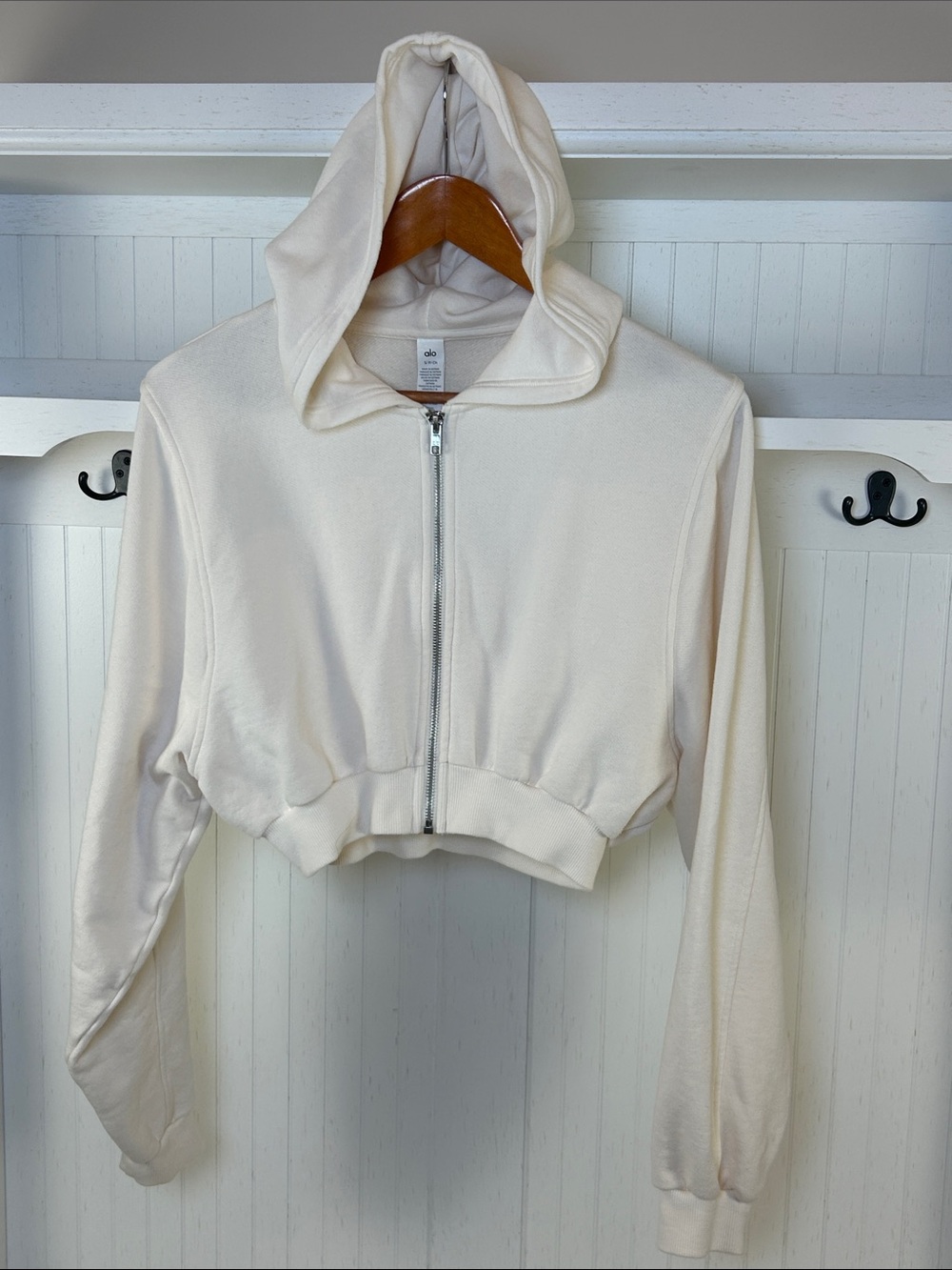 ALO Yoga Cropped Zip Hoodie in Creamy Off-White